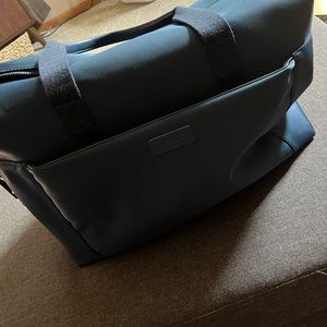Monos travel bag